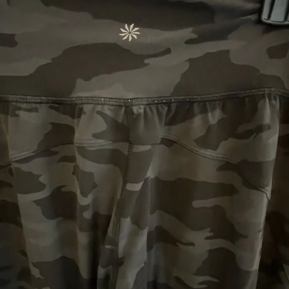 Athleta camouflage joggers, EUC - size medium - Picture 5 of 5